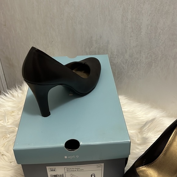 Apt 9 size 6 Brown Heels - Picture 2 of 3